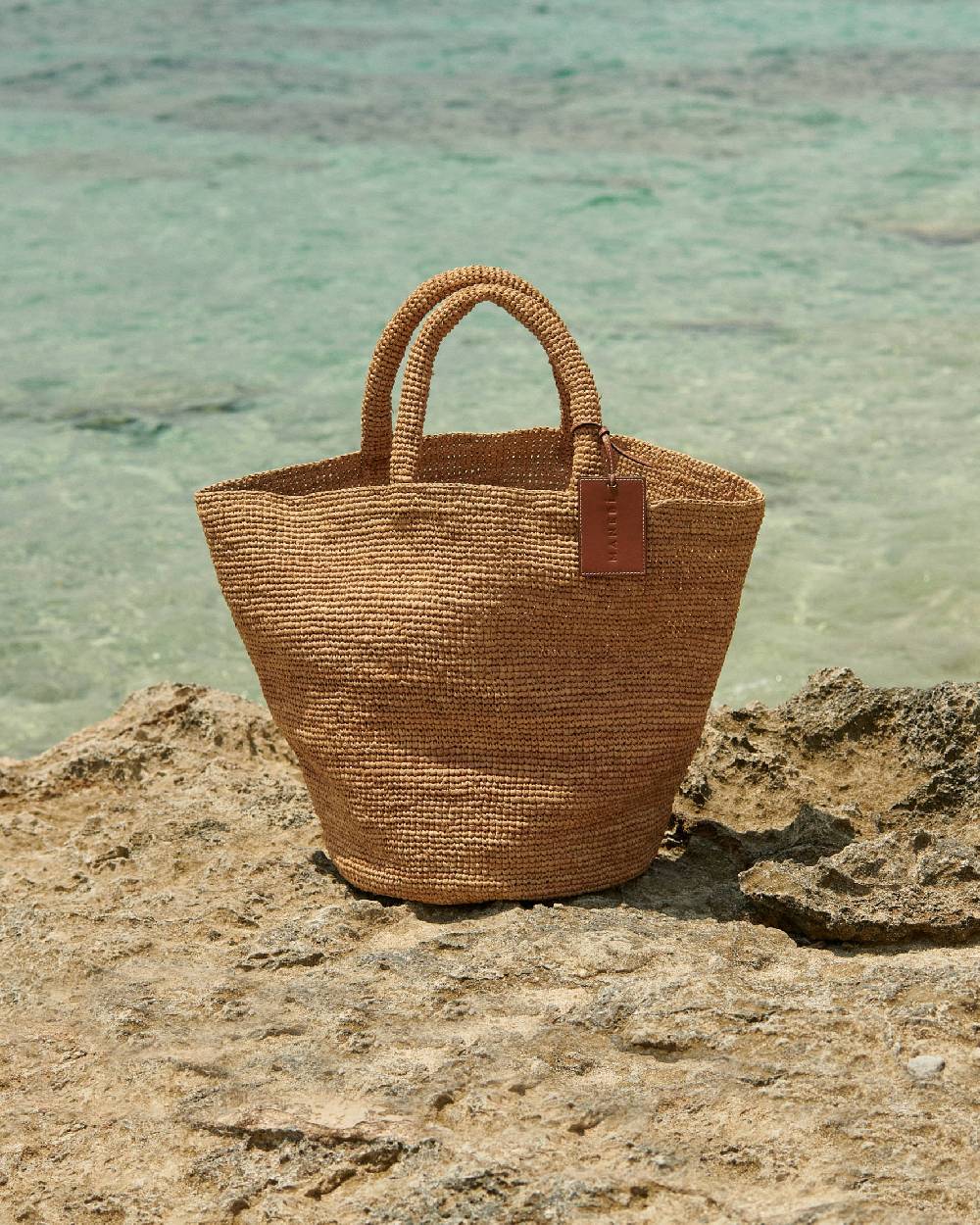Manebí Raffia Summer Bag - Leather Handle \u0026 Palm Leather Tag Tan Sconto