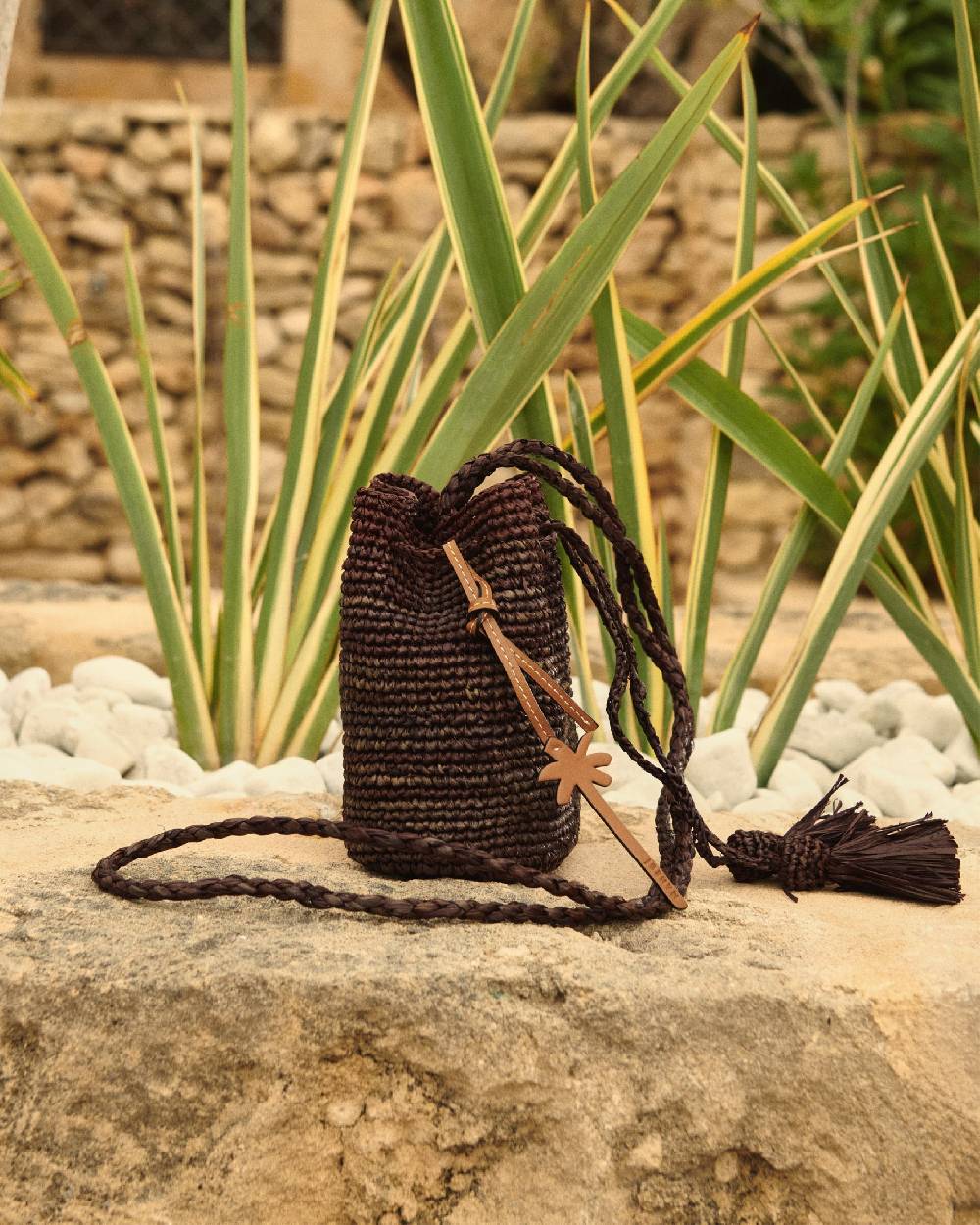 Manebí Raffia Beach Bucket Mini - Chocholate Outlet