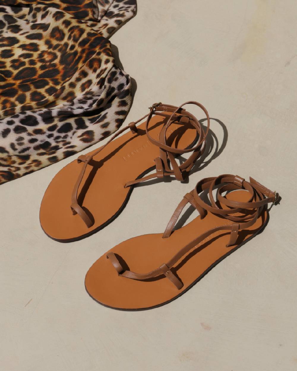 Manebí Sandali Anja in Pelle|con Lacci e Infradito ad Anello - Tan Moda
