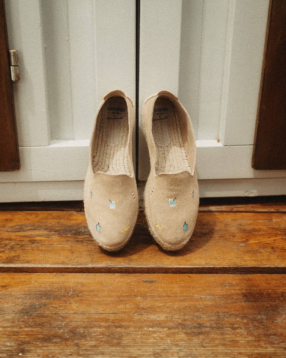 Manebí Espadrillas con Platform in Pelle Scamosciata - Portofino Dry Gin X Manebí Champagne Beige con Ricami Multicolor Vendita