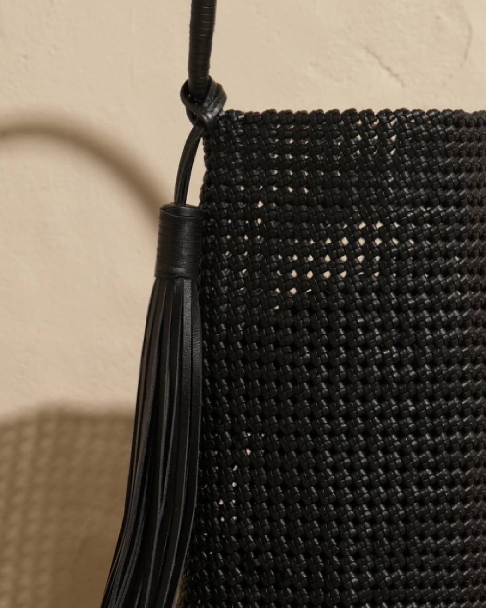 Manebí Borsa a Secchiello Intrecciata in Pelle - Black Negozi Online