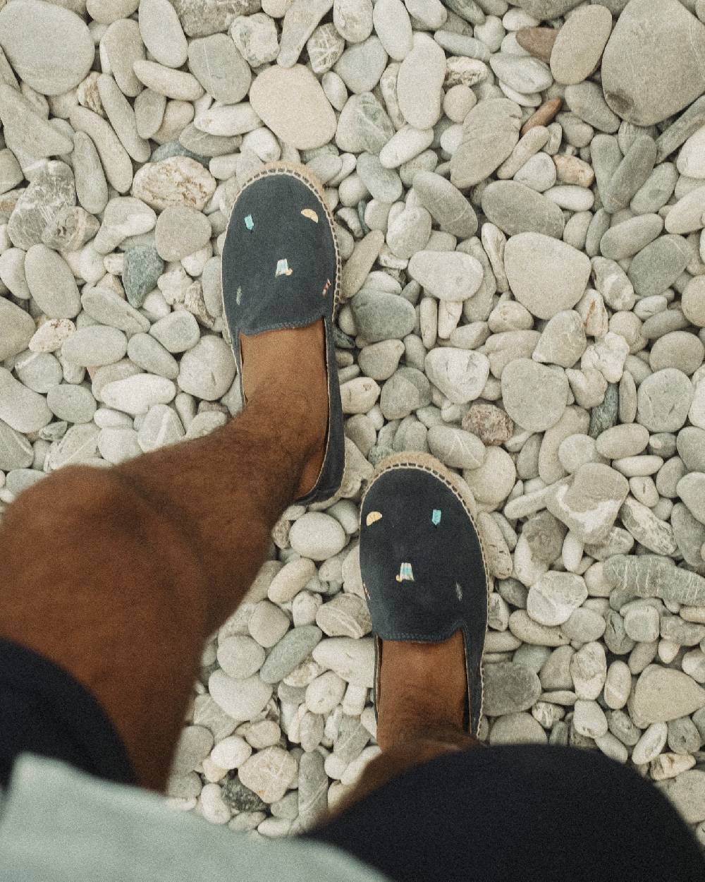 Manebí Espadrillas in Pelle Scamosciata - Portofino Dry Gin X Manebí Patriot Blue con Ricami Multicolor Affare Del Giorno