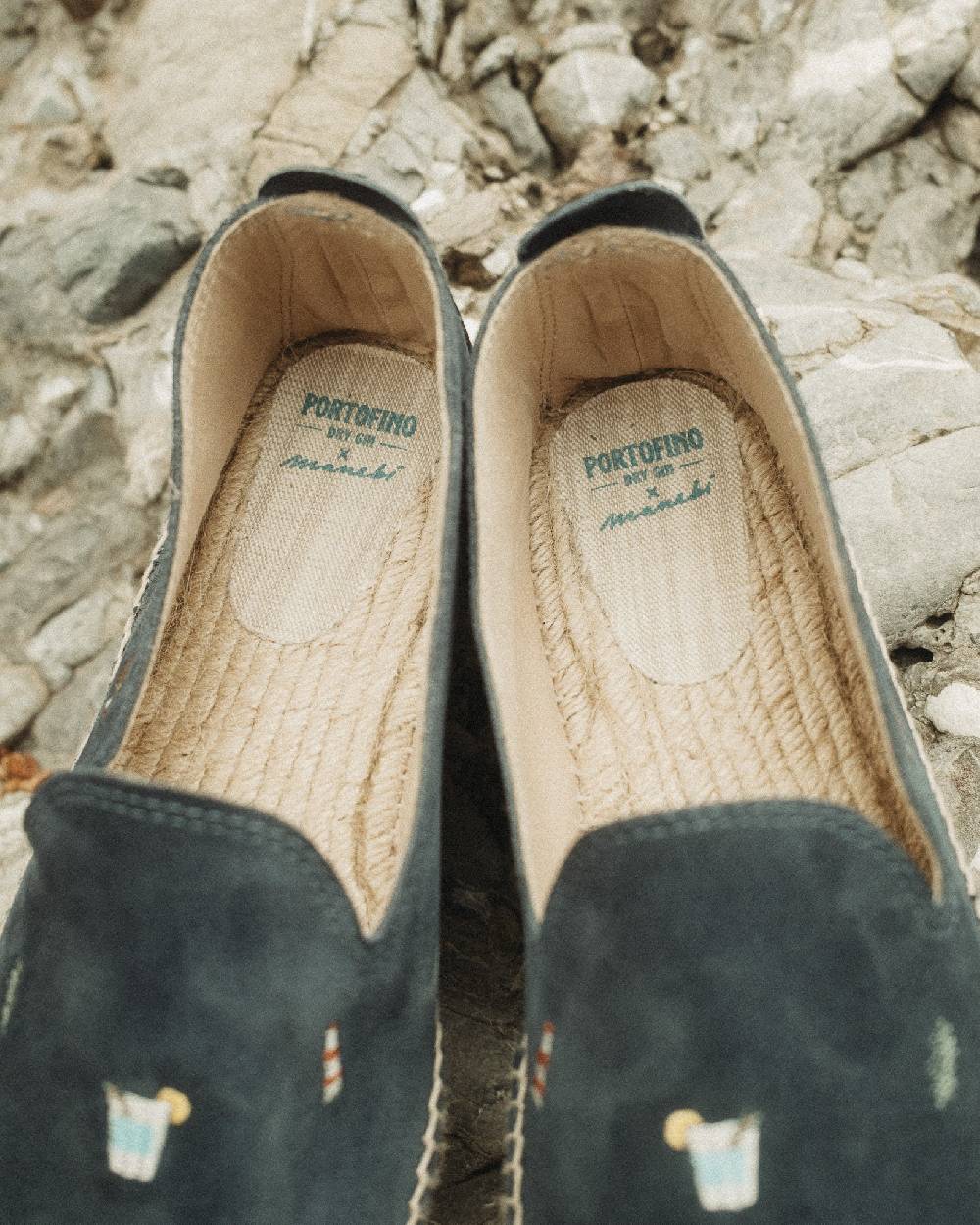 Manebí Espadrillas in Pelle Scamosciata - Portofino Dry Gin X Manebí Patriot Blue con Ricami Multicolor Affare Del Giorno
