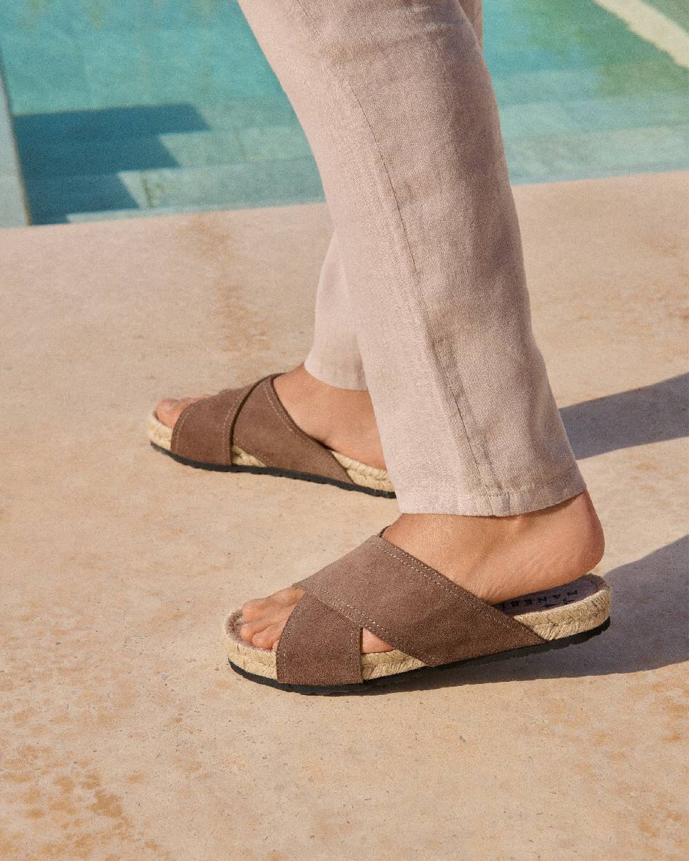 Manebí Suede Crossed Bands Sandals - Moka In Vendita