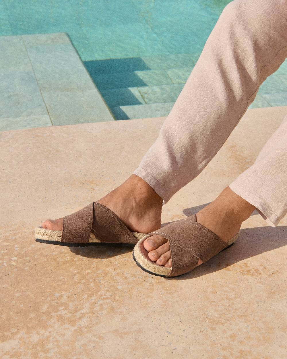 Manebí Suede Crossed Bands Sandals - Moka In Vendita