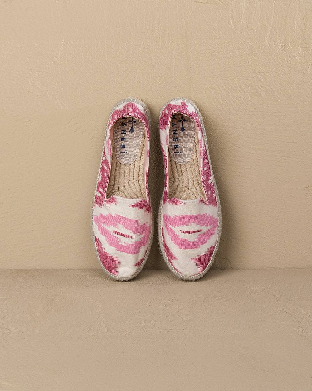Manebí Dyed Cotton Flat Espadrilles - Tulum Pink And White Ikat Spedizione Gratuita