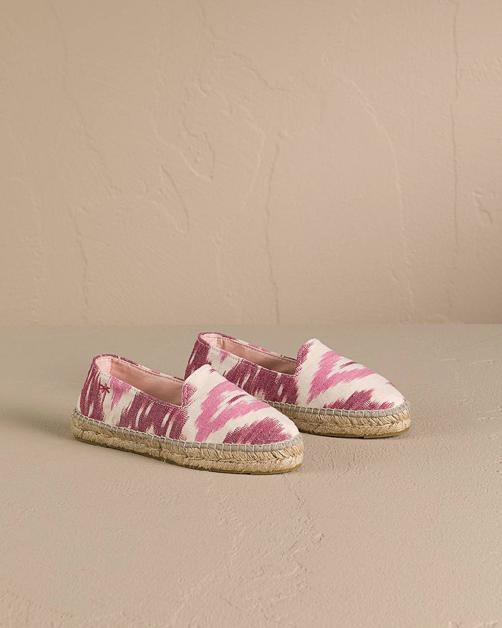 Manebí Dyed Cotton Flat Espadrilles - Tulum Pink And White Ikat Spedizione Gratuita
