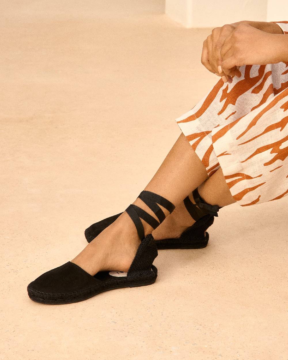 Manebí Suede Flat Valenciana Espadrilles - Hamptons Black On Tone In Vendita