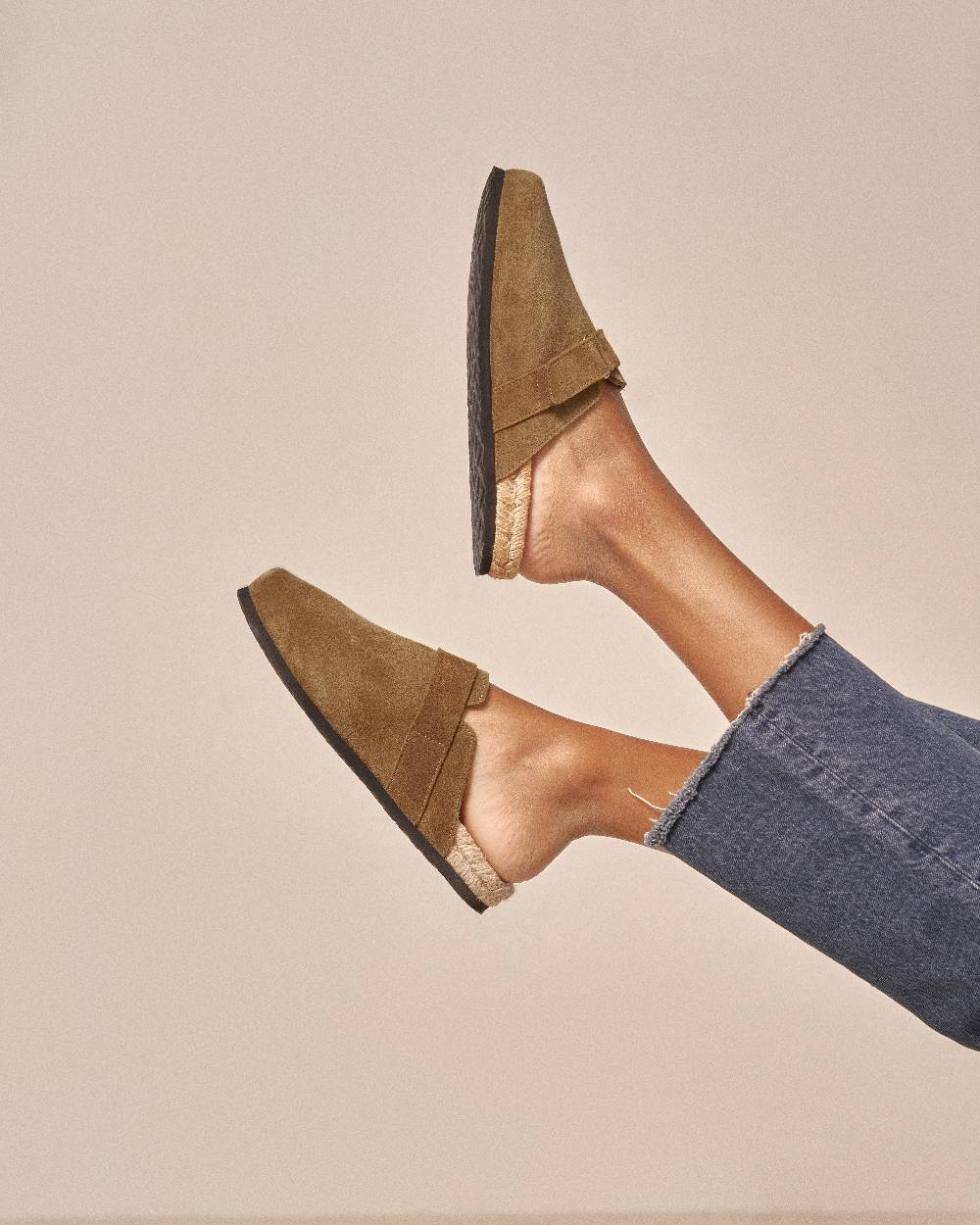 Manebí Suede Clog Mules - Hamptons Kaki Green Consegna Veloce