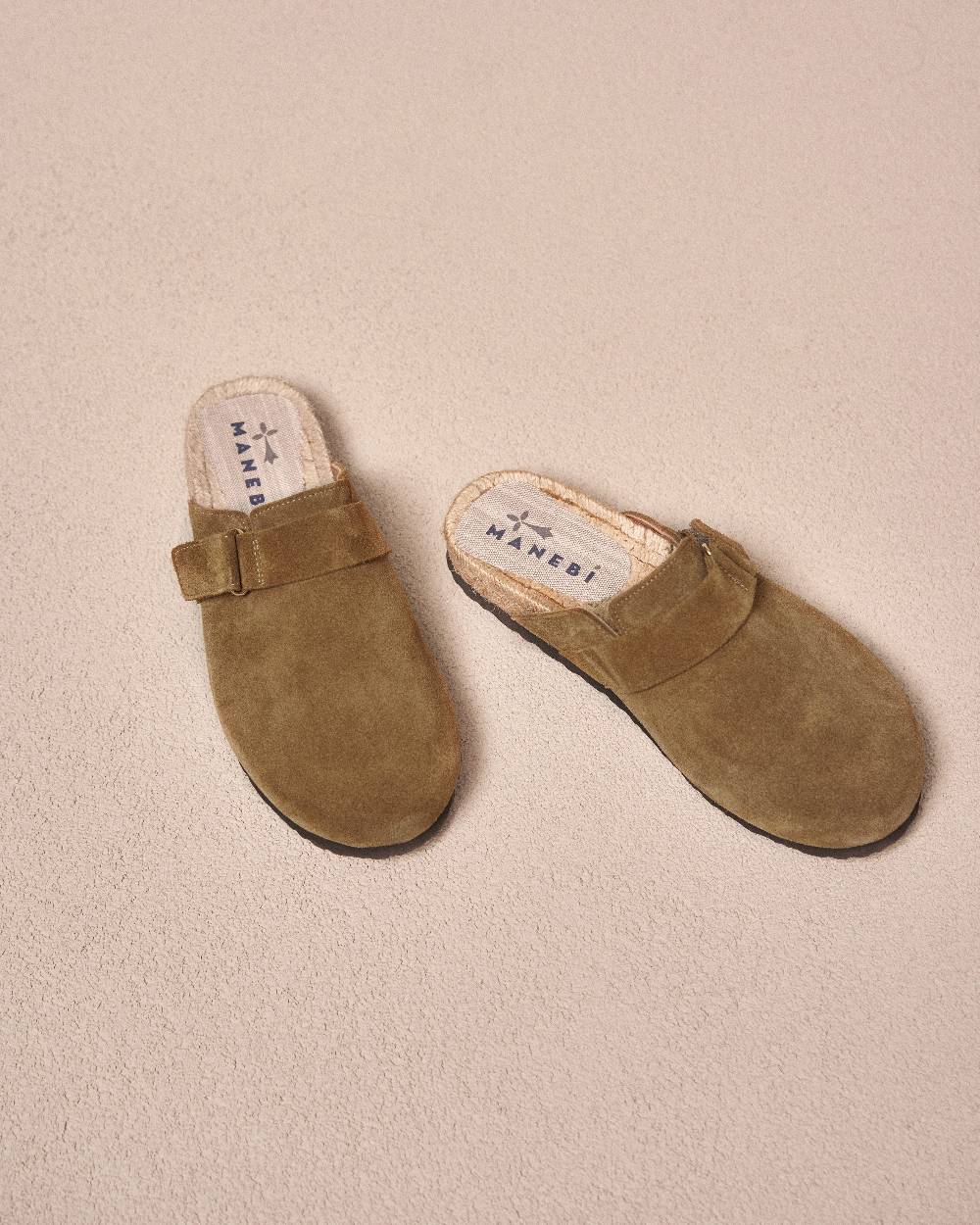 Manebí Suede Clog Mules - Hamptons Kaki Green Consegna Veloce