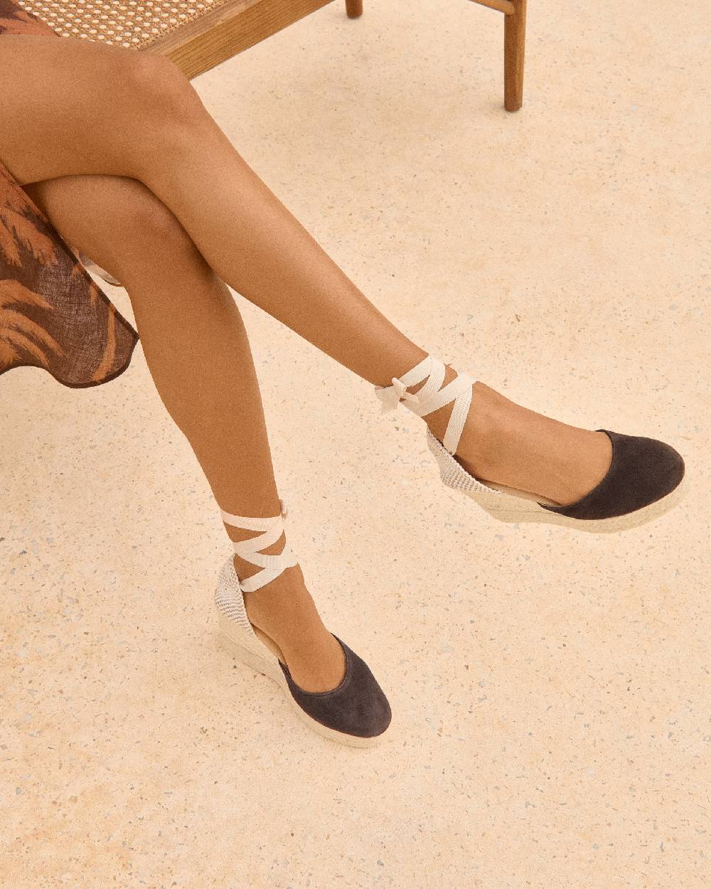 Manebí Soft Suede Wedge Espadrilles - Cocoa In Vendita