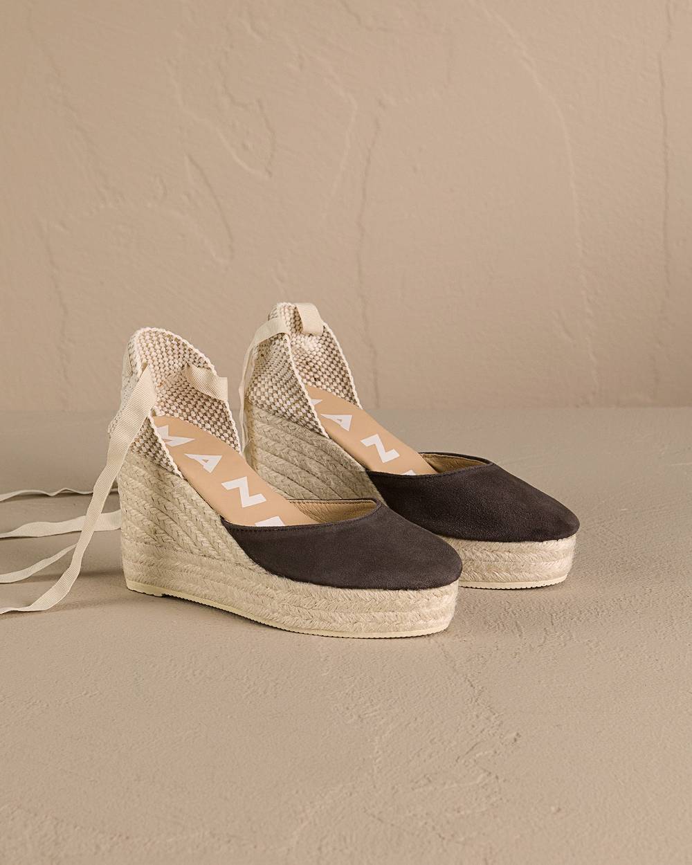 Manebí Soft Suede Wedge Espadrilles - Cocoa In Vendita