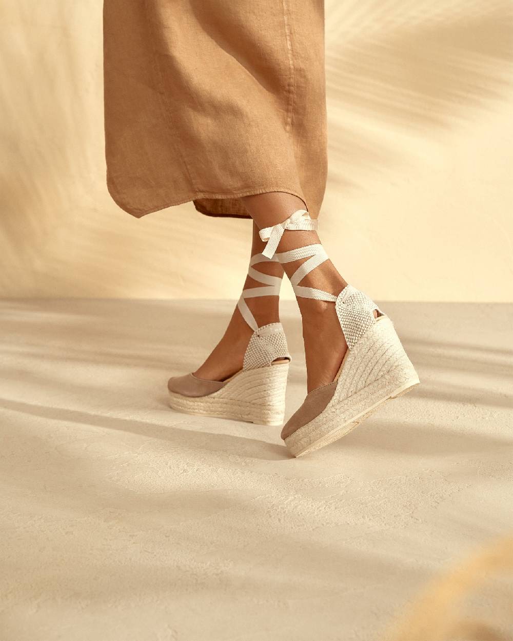 Manebí Soft Suede Wedge Espadrilles - Hamptons Vintage Taupe Moda