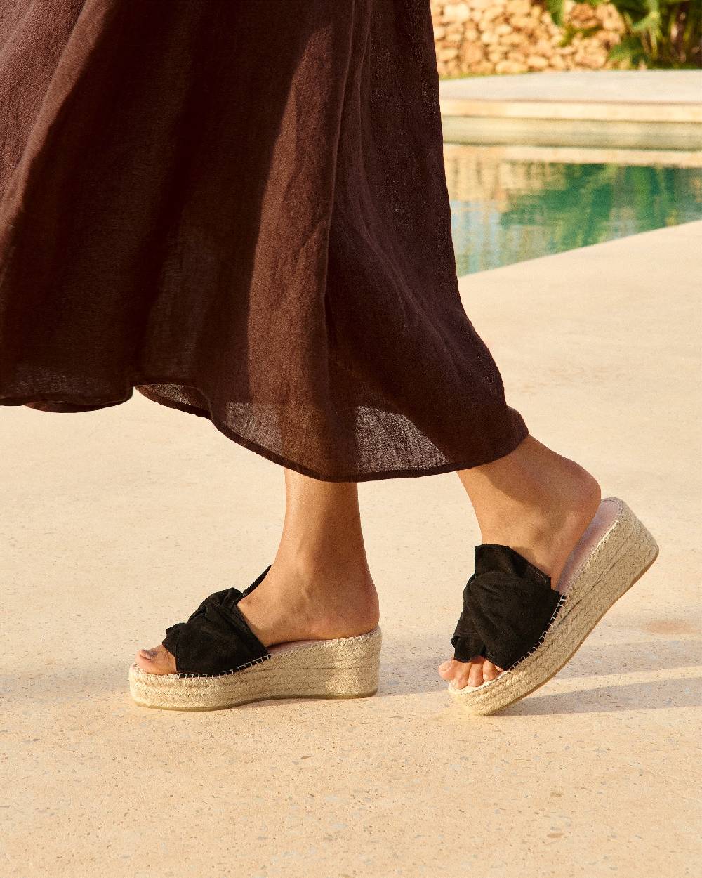 Manebí Soft Suede Platforms With Knot - Hamptons Black Promozione
