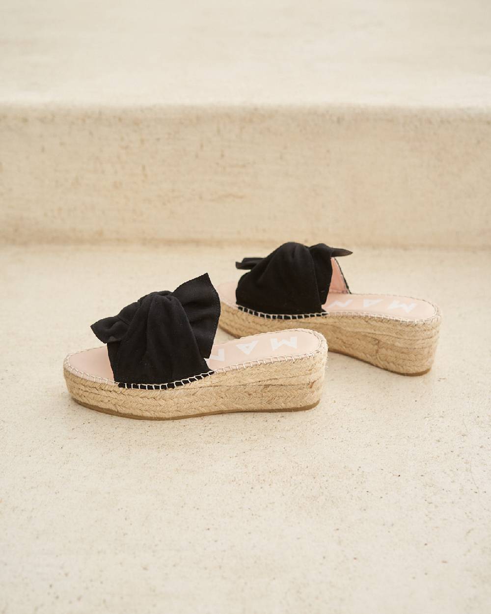 Manebí Soft Suede Platforms With Knot - Hamptons Black Promozione