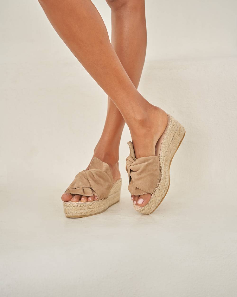 Manebí Soft Suede Platforms With Knot - Hamptons Vintage Taupe Spedizione Gratuita