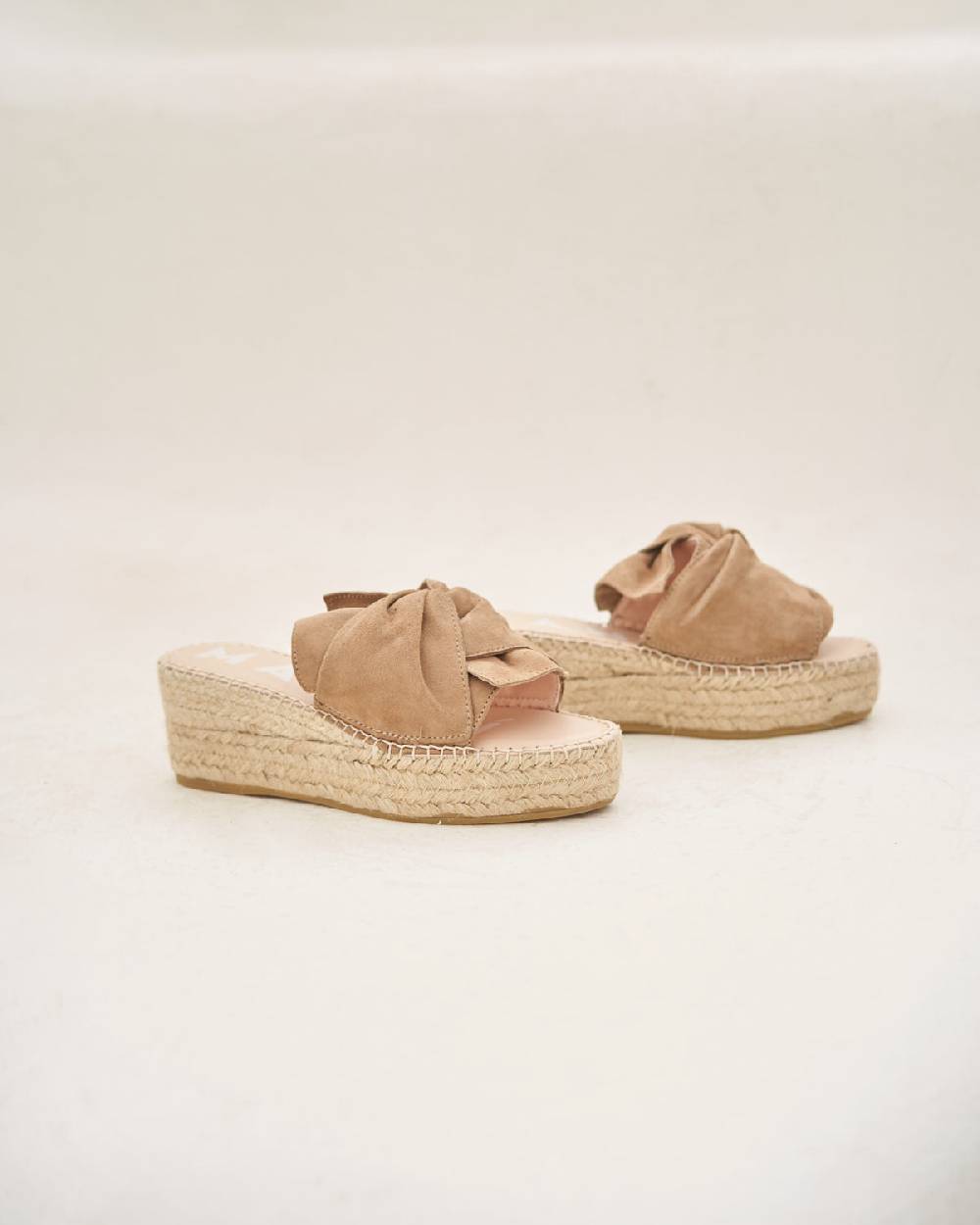 Manebí Soft Suede Platforms With Knot - Hamptons Vintage Taupe Spedizione Gratuita