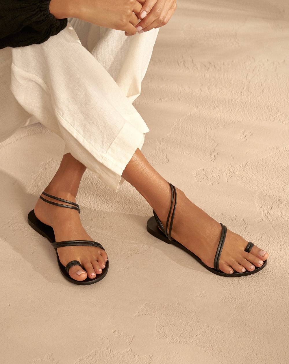 Manebí Francesca Leather Sandals - Toe Ring Black Stripes Grande vendita