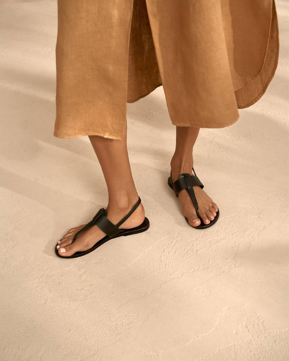 Manebí Sandali in pelle Ana - Infradito neri Flash Sale