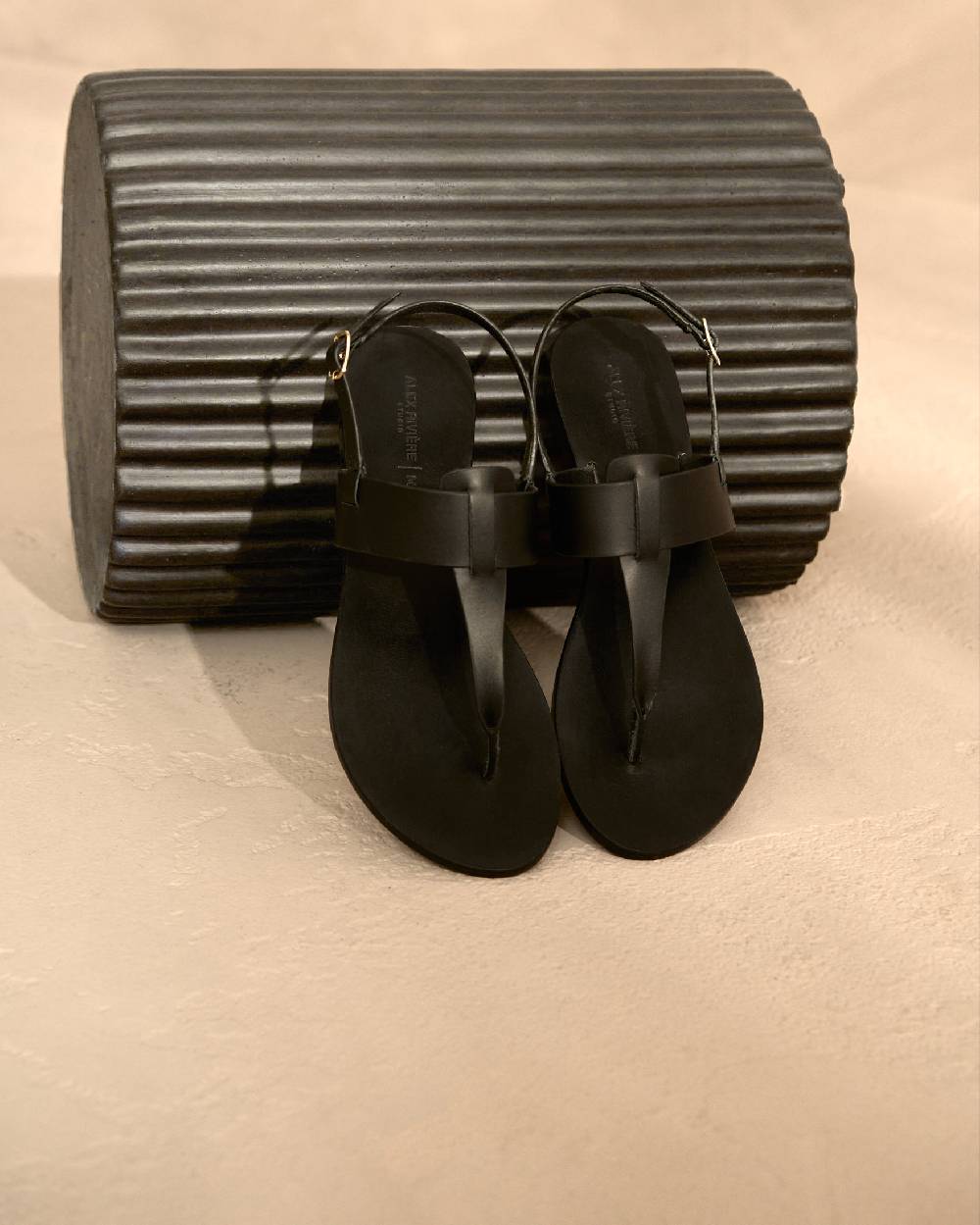 Manebí Sandali in pelle Ana - Infradito neri Flash Sale