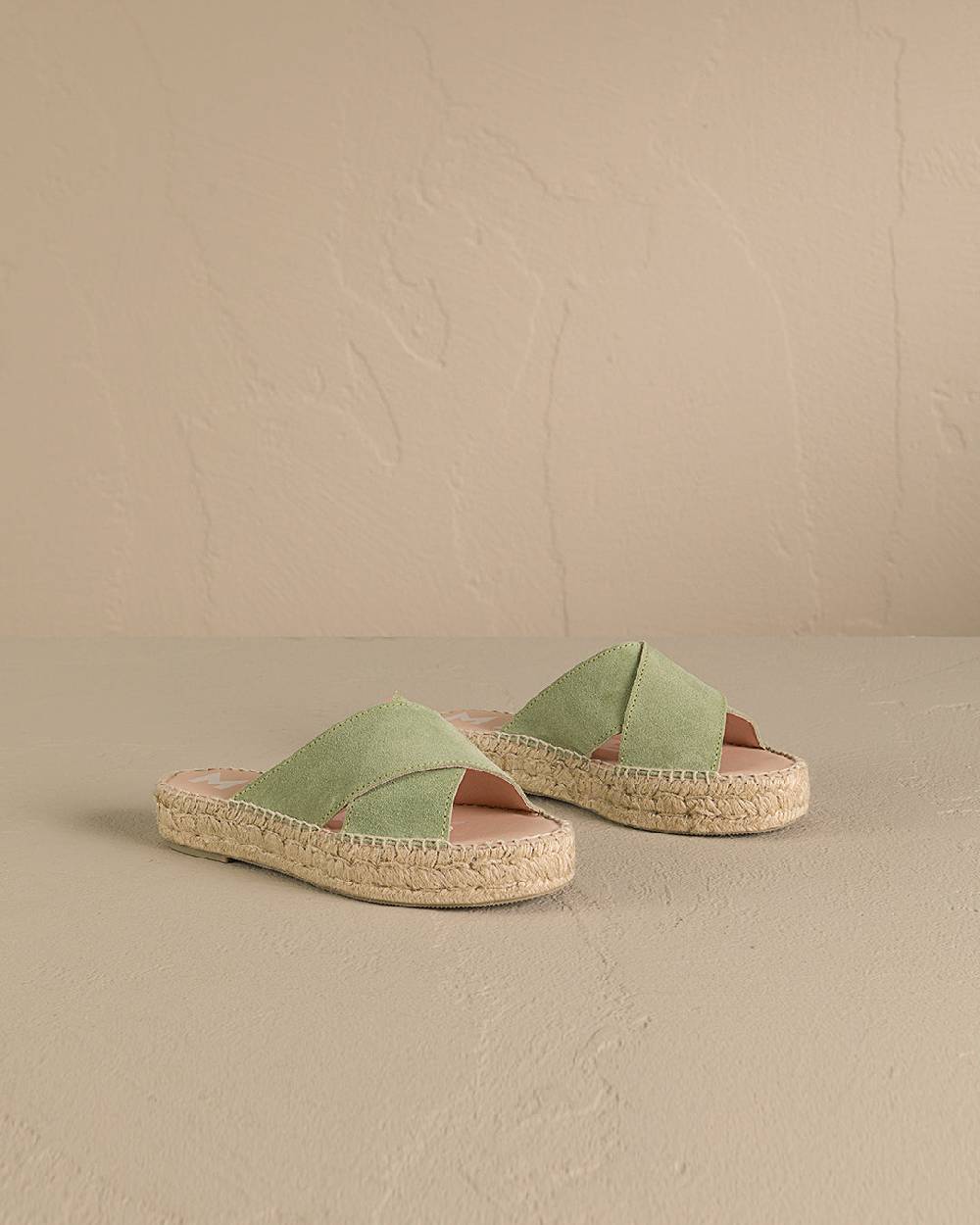 Manebí Suede Double Sole|Crossed Bands Sandals - Hamptons Sage Offerta natalizia