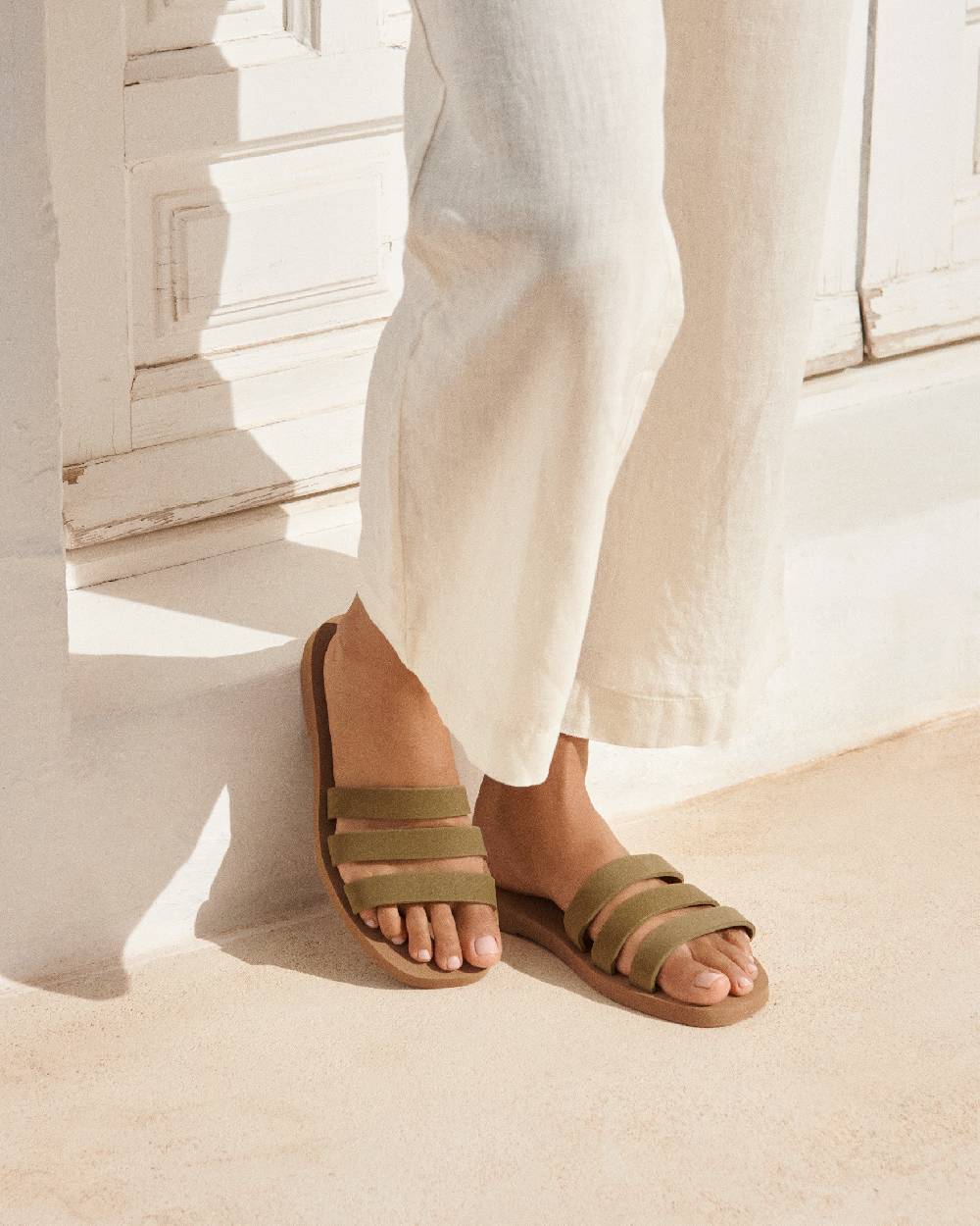 Manebí Eva Swim Sandals - Honolulu Kaki Green Cuero