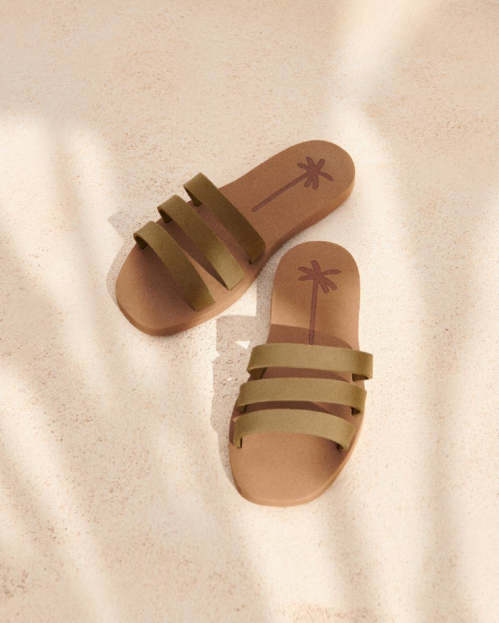 Manebí Eva Swim Sandals - Honolulu Kaki Green Cuero Online Outlet