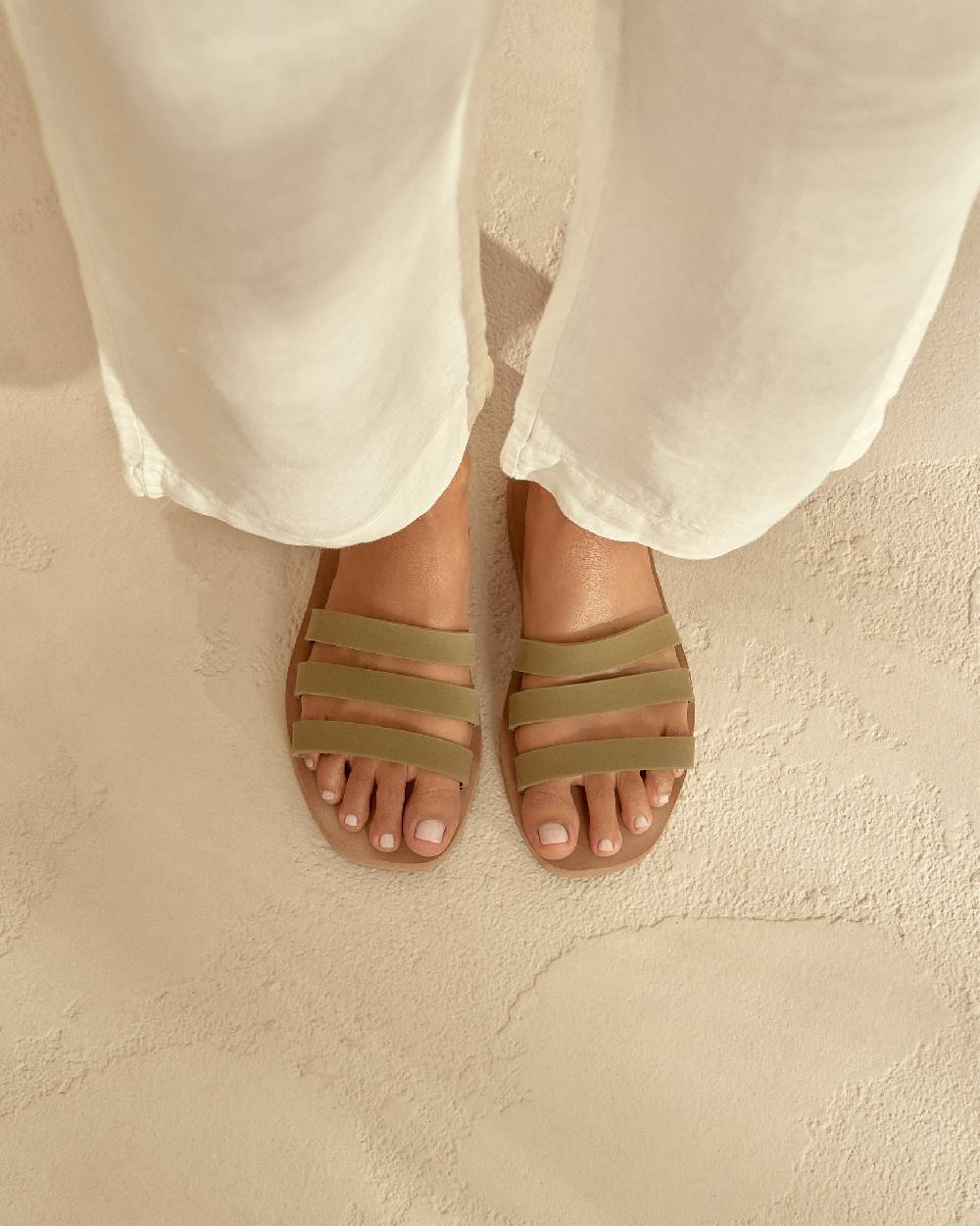 Manebí Eva Swim Sandals - Honolulu Kaki Green Cuero Online Outlet