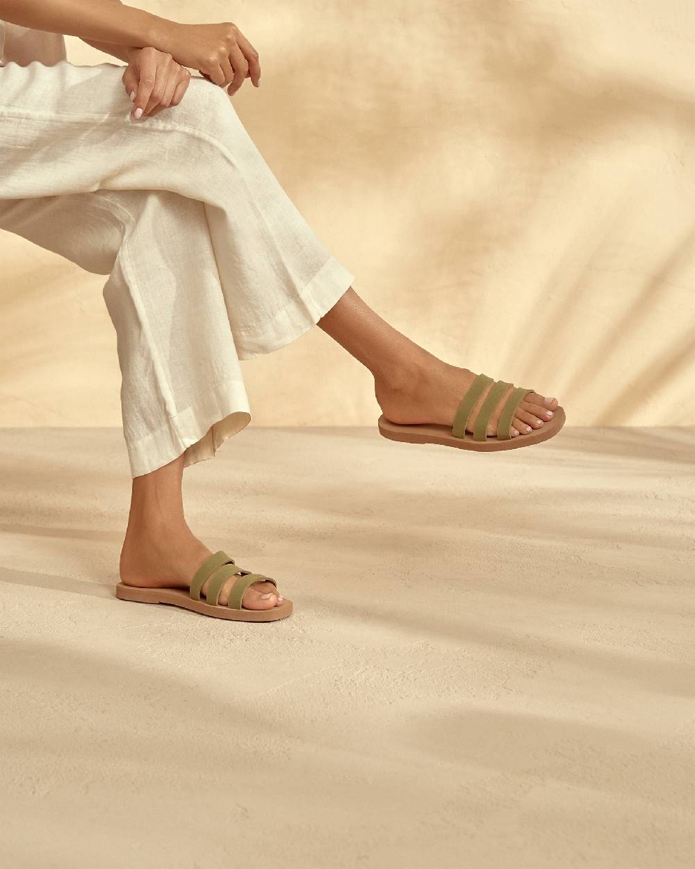 Manebí Eva Swim Sandals - Honolulu Kaki Green Cuero Online Outlet