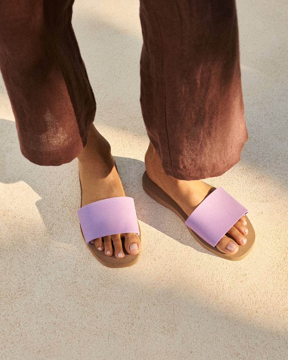 Manebí Eva Slide|Swim Sandals - Wisteria Lilac \u0026 Cuero Offerte esclusive