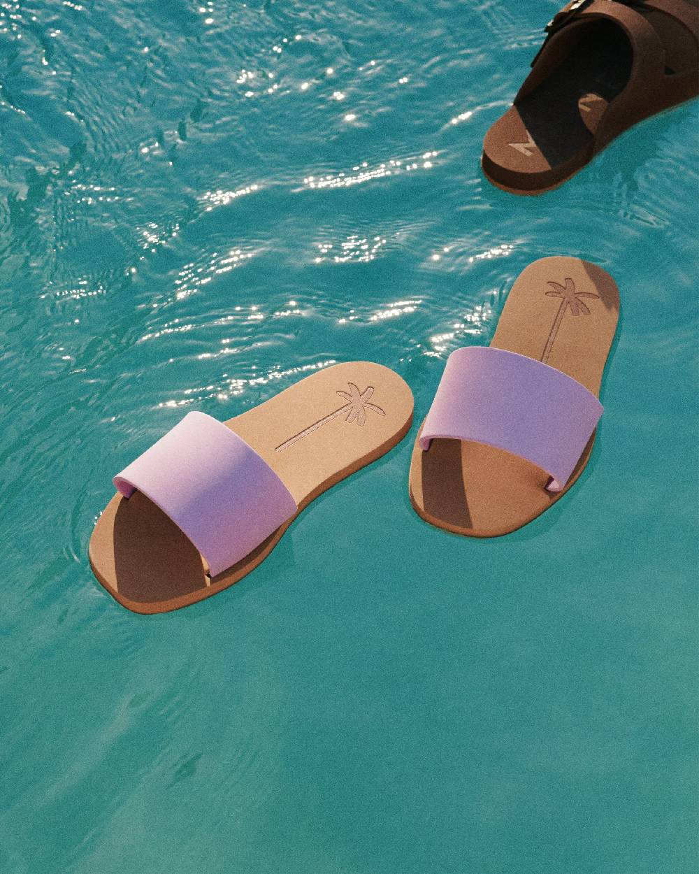 Manebí Eva Slide|Swim Sandals - Wisteria Lilac \u0026 Cuero Offerte esclusive