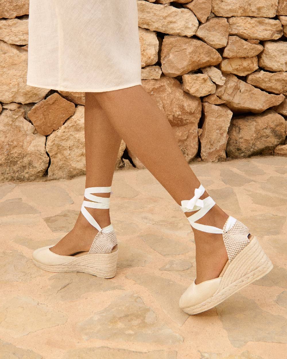 Manebí Satin Low Wedge Espadrilles - Love White Offerte stagionali