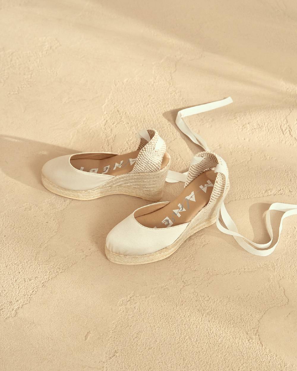 Manebí Satin Wedge Espadrilles - Love White Comprane uno, ottenene uno gratis
