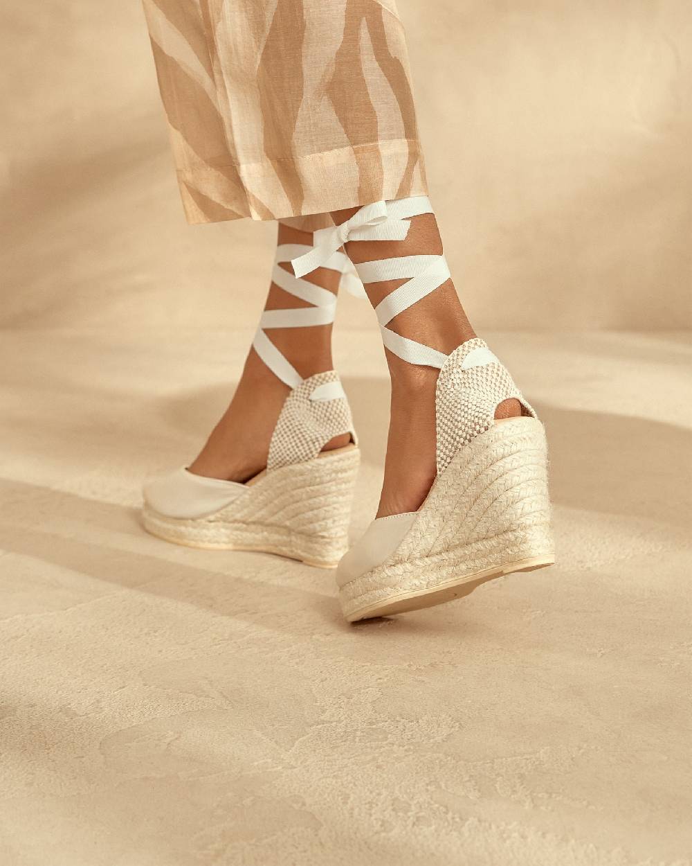 Manebí Satin Wedge Espadrilles - Love White Comprane uno, ottenene uno gratis