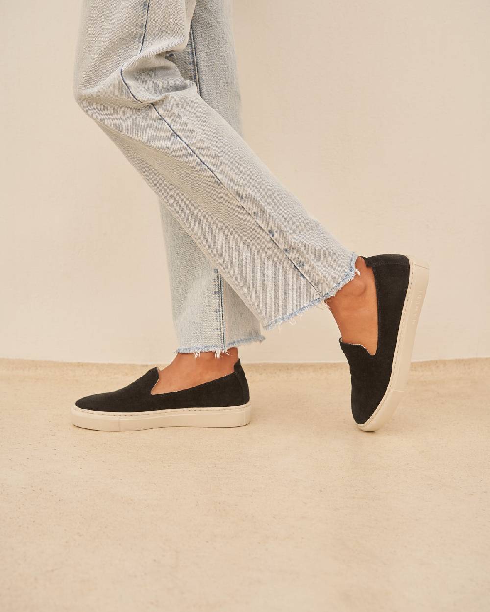 Manebí Suede Slip-On - Hamptons Black Fino al 65% di sconto