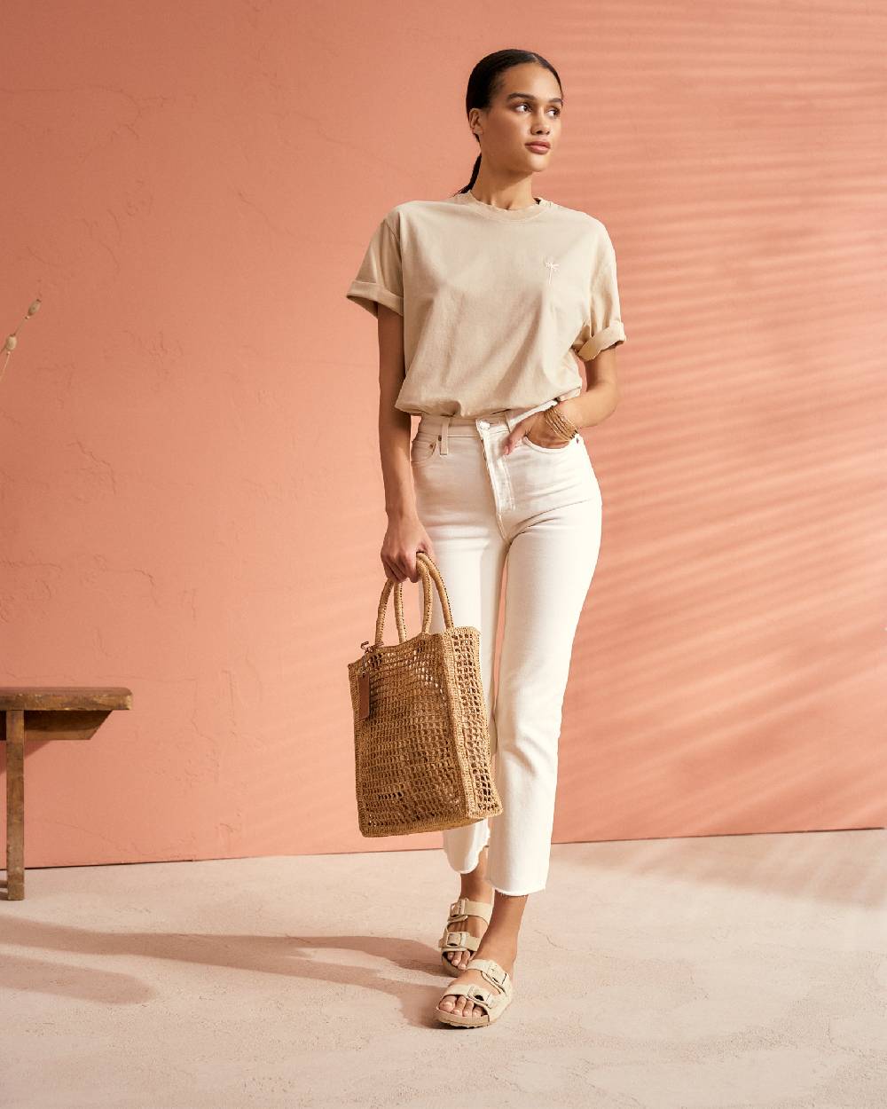 Manebí Jersey L. A. T-Shirt - Embroidered Sand, Rose Embroidery \u0026 Rose Logo Back Print Convenienza
