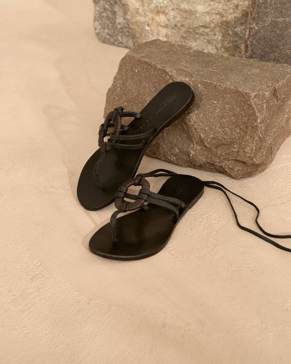 Manebí Mer Leather and Wood Effect|Lace-Up Ring Sandals - Black 50% di sconto con spedizione gratuita