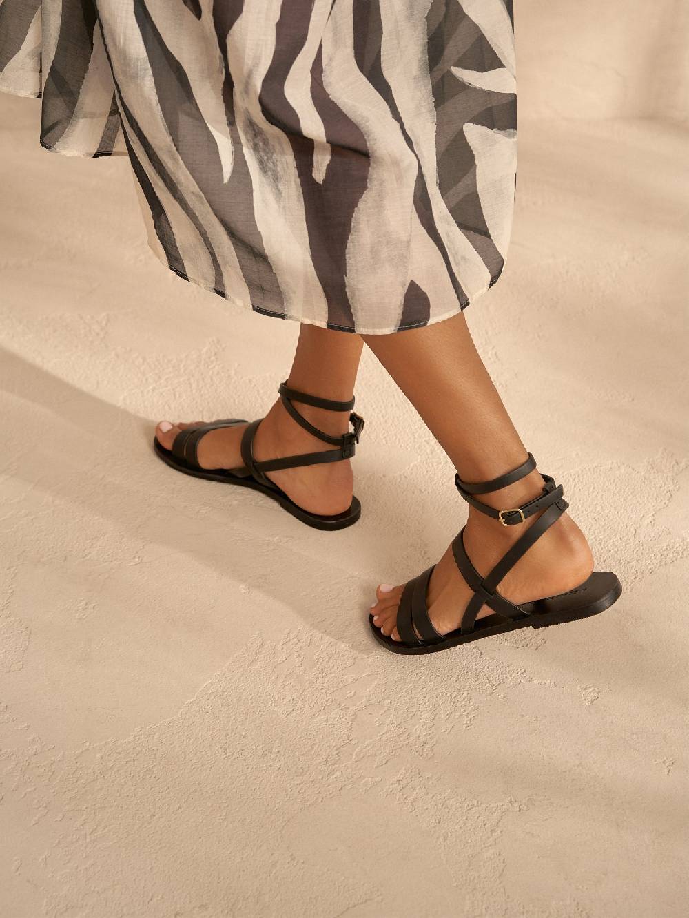 Manebí Mika Leather Sandals - Gladiator Black Officina