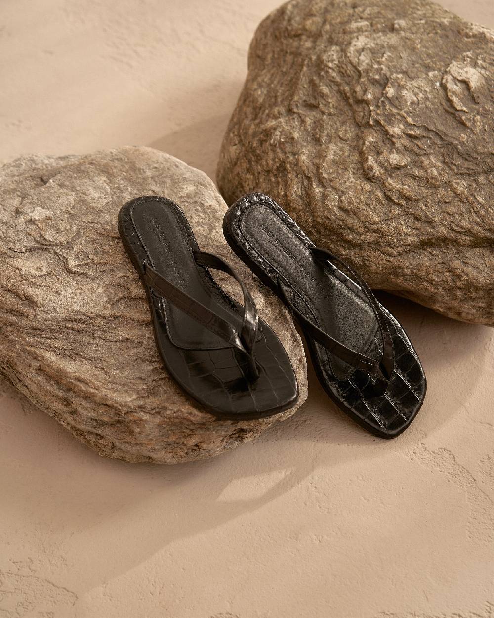 Manebí Tania Croco Embossed|Leather Sandals - Thongs Black Esporta salva