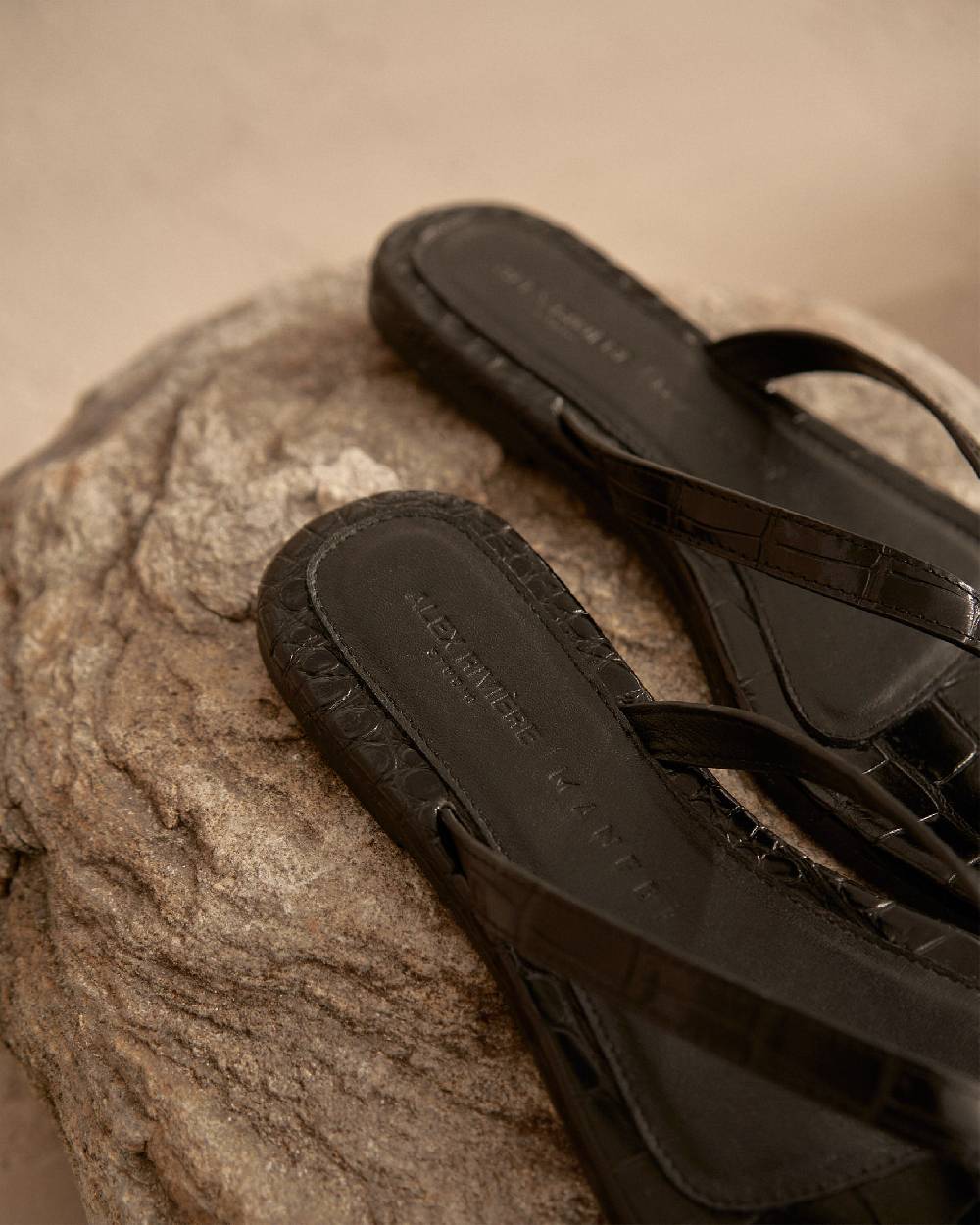 Manebí Tania Croco Embossed|Leather Sandals - Thongs Black Esporta salva