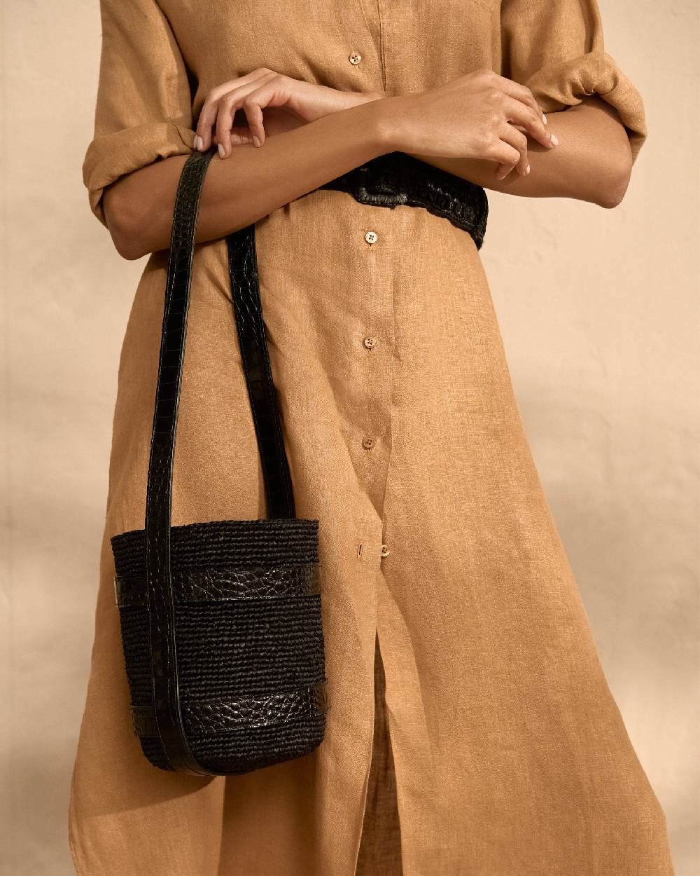 Manebí Bucket Raffia with Leather - Black and Black 2025