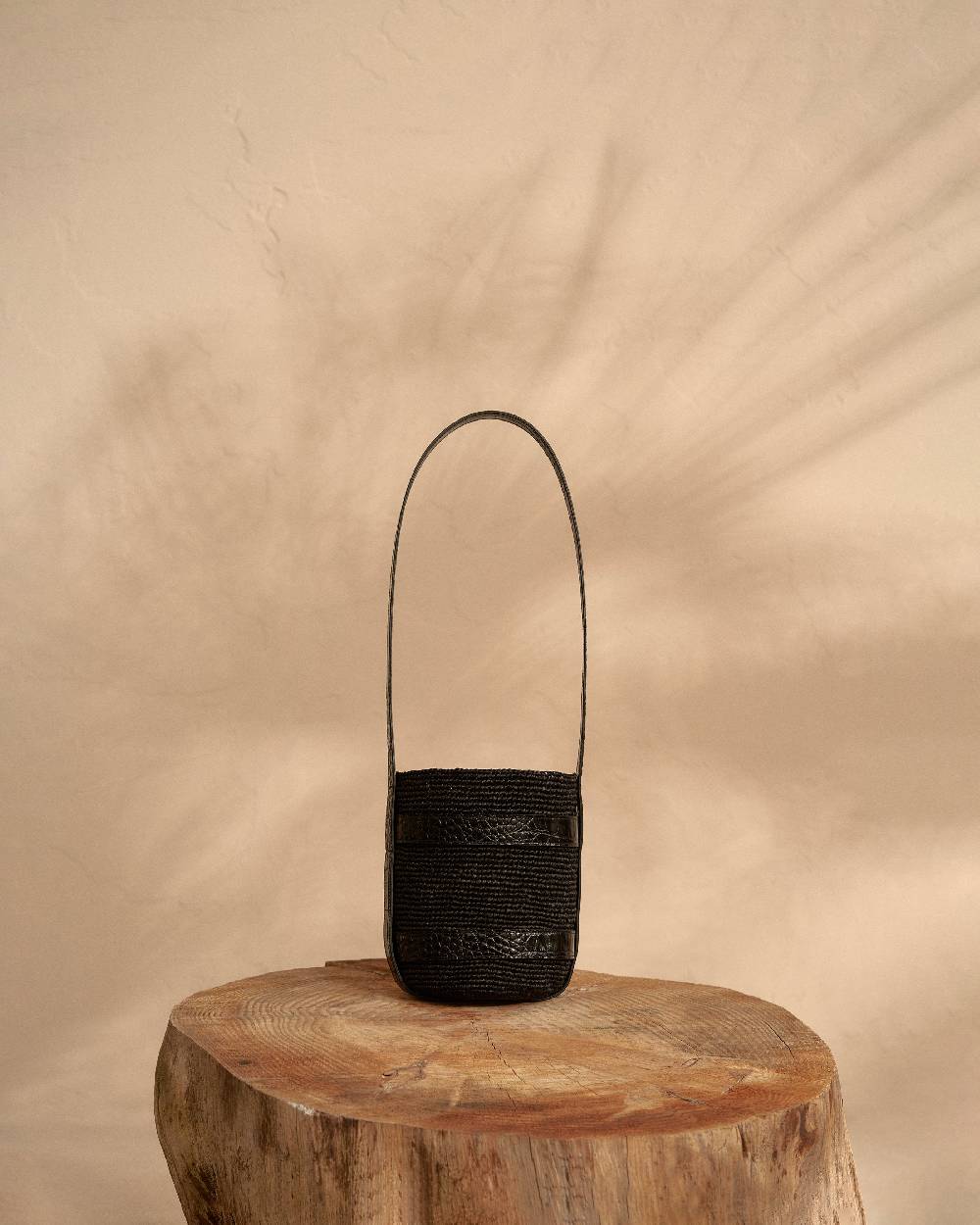 Manebí Bucket Raffia with Leather - Black and Black 2025