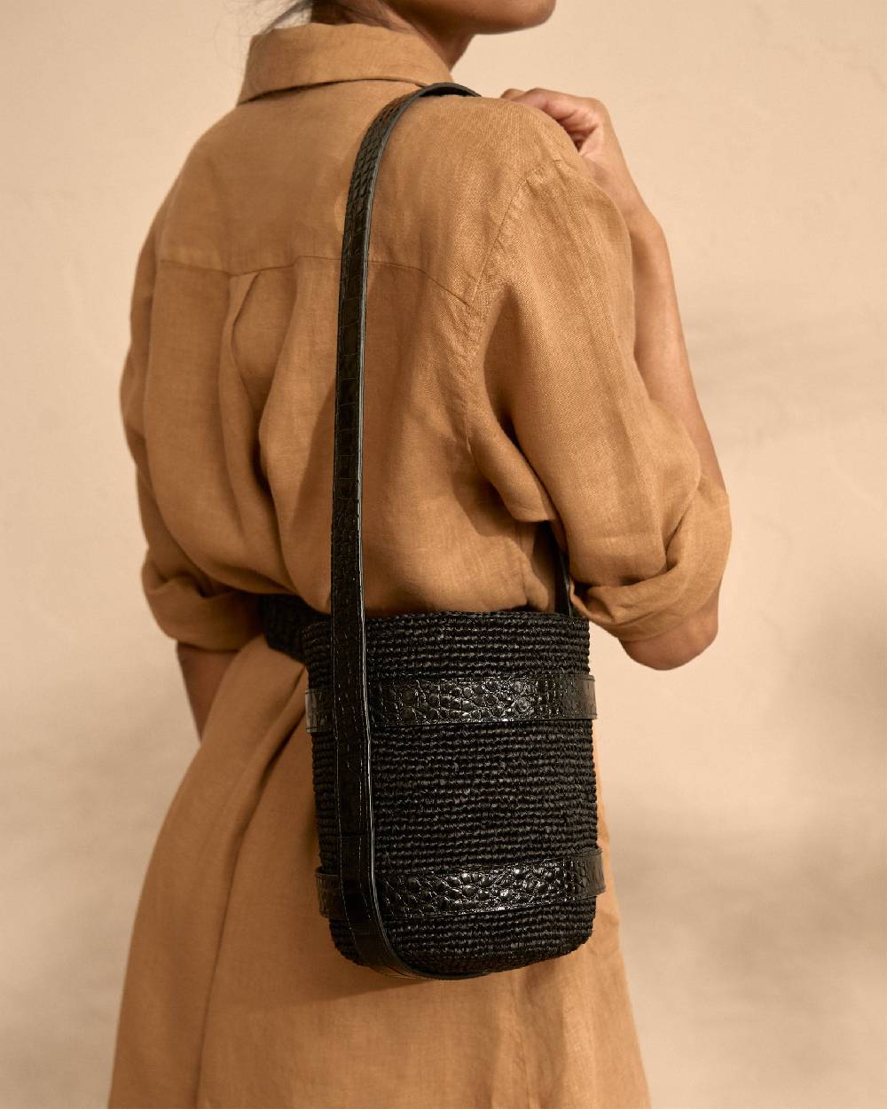 Manebí Bucket Raffia with Leather - Black and Black 2025