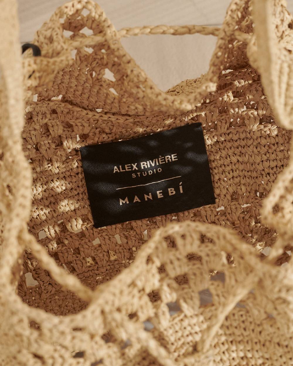 Manebí Bucket Raffia Bag - One Shoulder Strap Natural In Linea