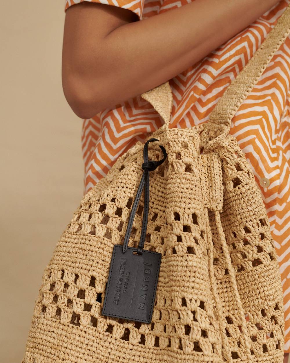 Manebí Bucket Raffia Bag - One Shoulder Strap Natural In Linea