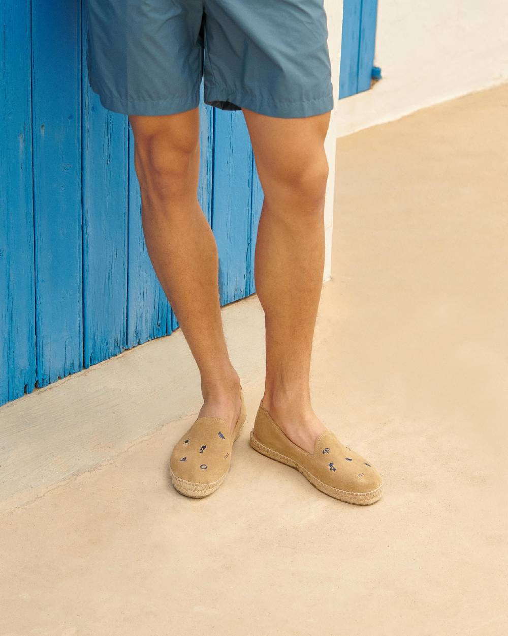 Manebí Espadrillas flat in pelle scamosciata con ricami - Palm Springs - Washed Beige \u0026 Navy Summer Stickers Sconto