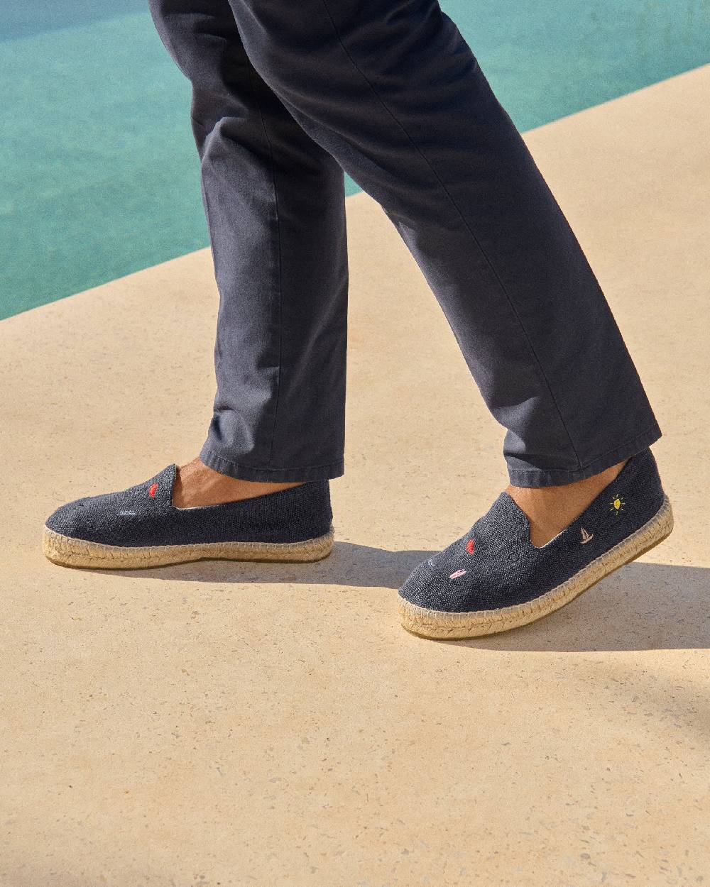 Manebí Espadrillas flat in canapa biologica con ricami - Palm Springs - Navy \u0026 Multicolor Summer Stickers Offerta