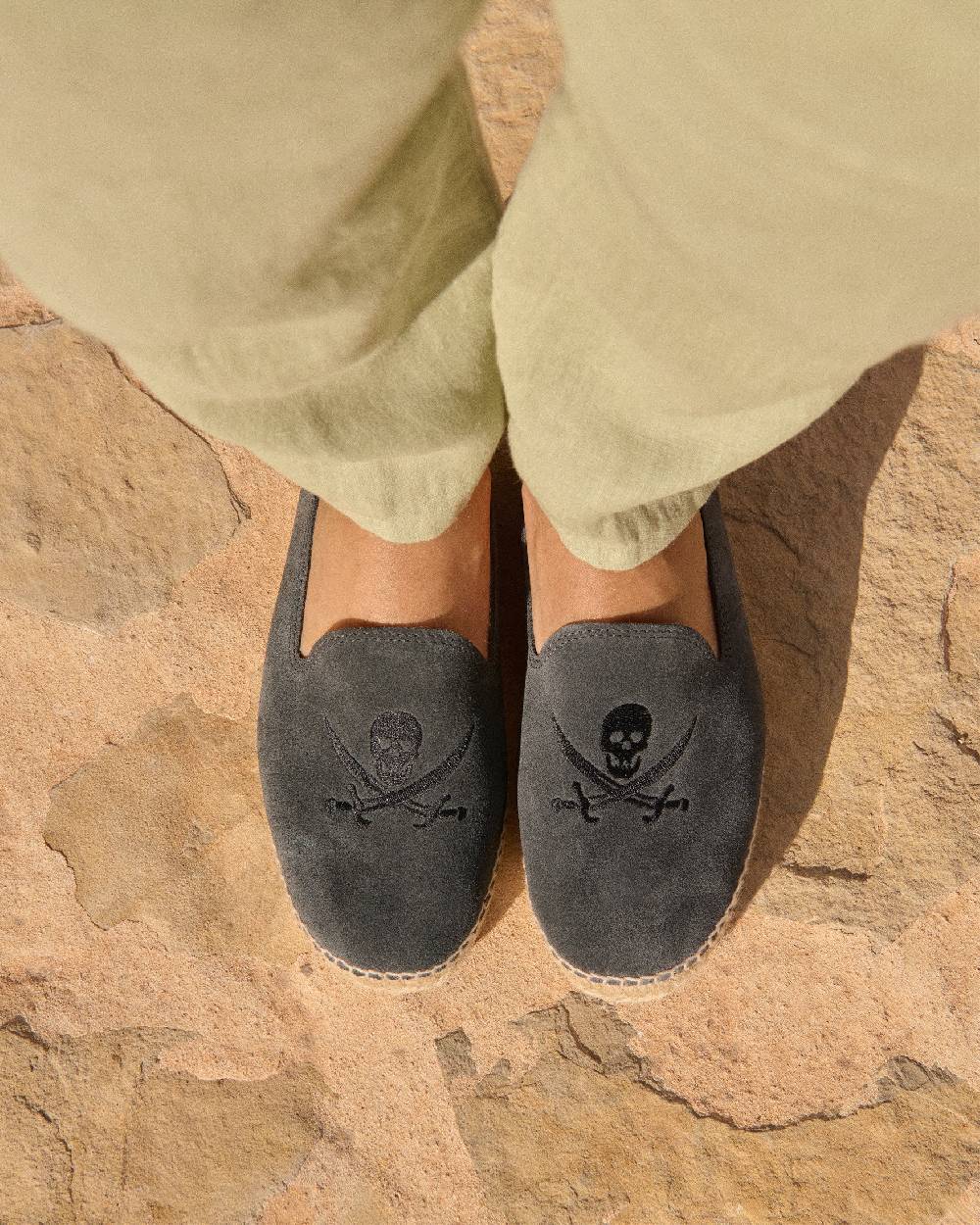 Manebí Espadrillas - Palm Springs - Carbon Grey with Black Skull Outlet