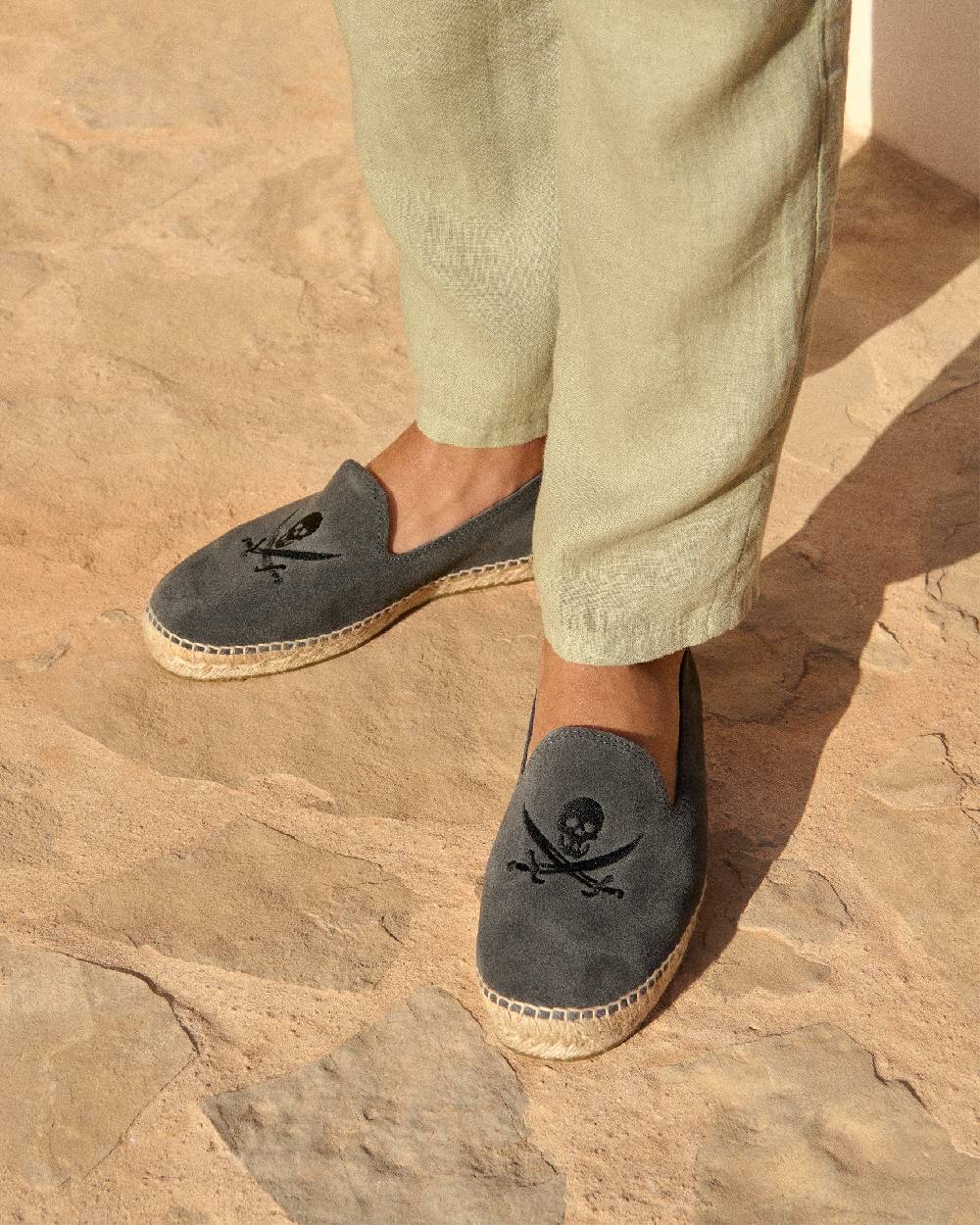 Manebí Espadrillas - Palm Springs - Carbon Grey with Black Skull Outlet
