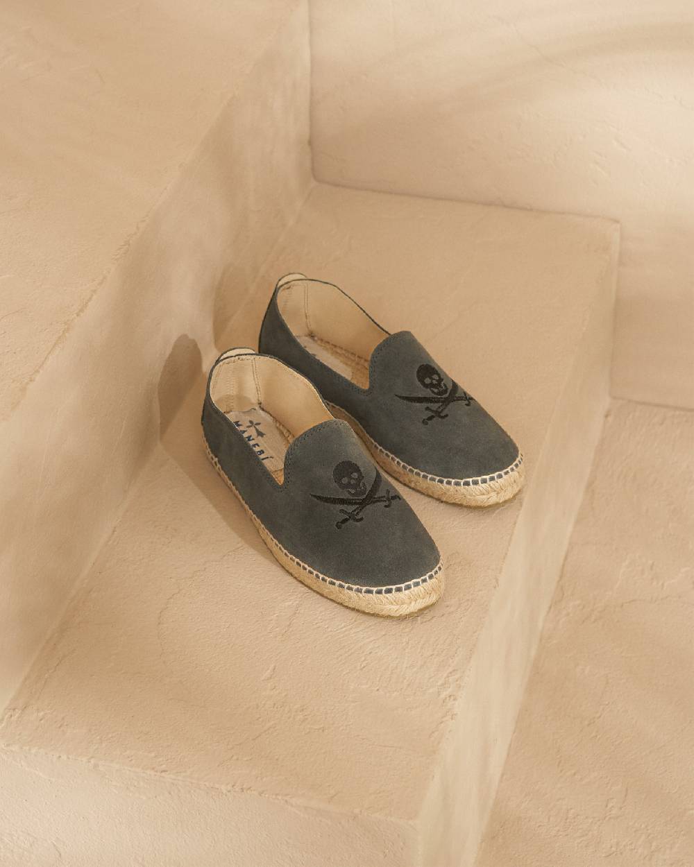 Manebí Espadrillas - Palm Springs - Carbon Grey with Black Skull Outlet
